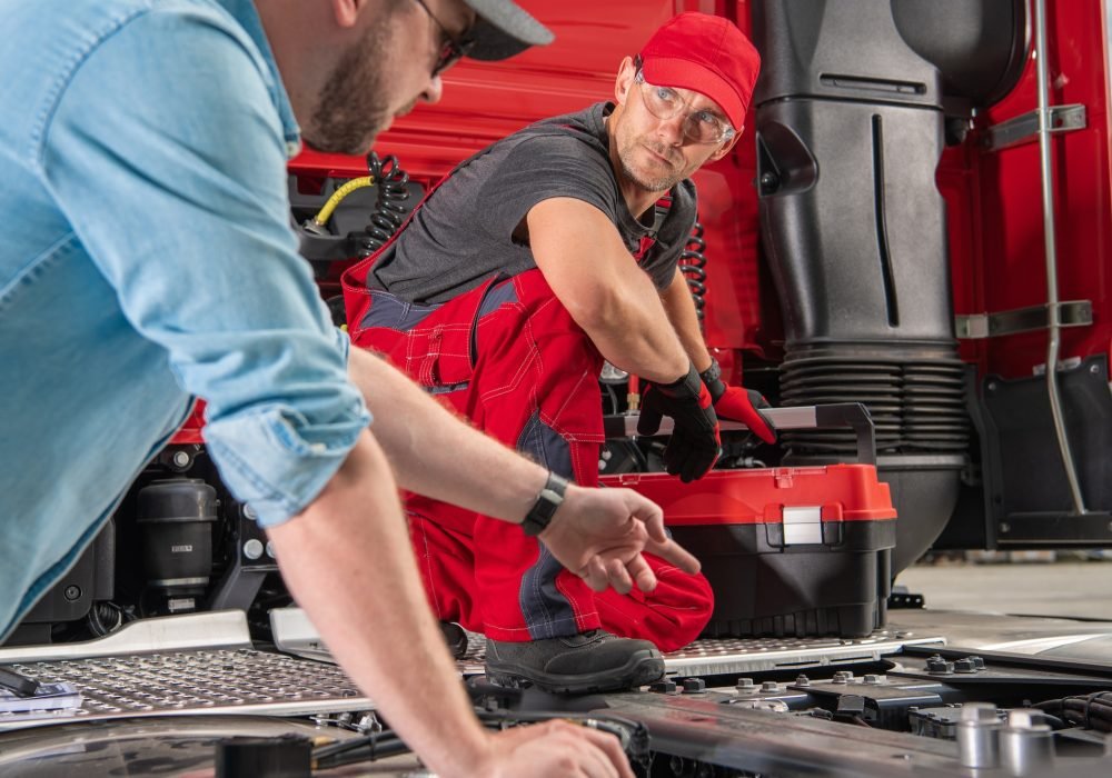 truck-driver-pointing-the-issue-to-his-mechanic.jpg